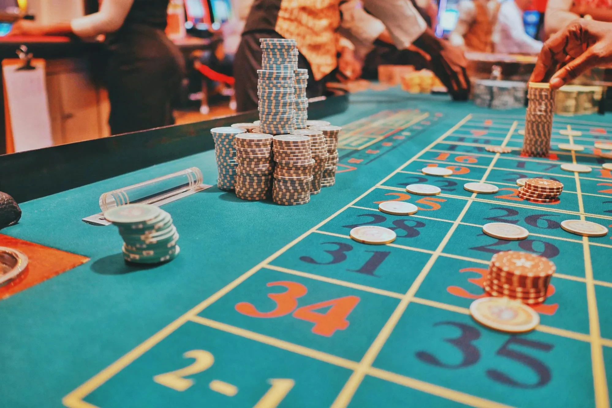 How Casinos Use Music, Shows, and Events to Attract New Players in a Competitive Entertainment Market