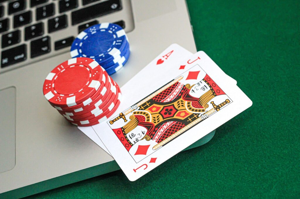 Earn Money Playing Online: Is It Possible to Avoid Risk and Protect Your Privacy?