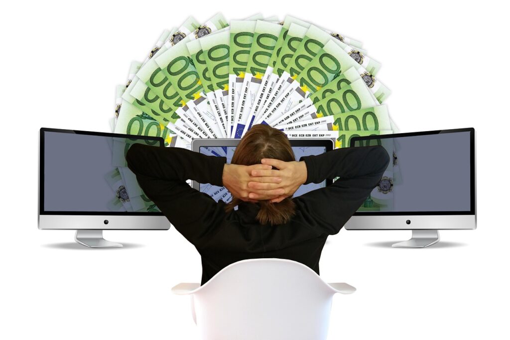Earn Money Playing Online: Is It Possible to Avoid Risk and Protect Your Privacy?