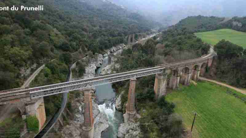 Stock Photo, tags: le pont ferroviaire de corse - pbs.twimg.com